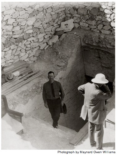 Illustration for article titled What was it like to enter King Tut's tomb when it was opened in 1923?